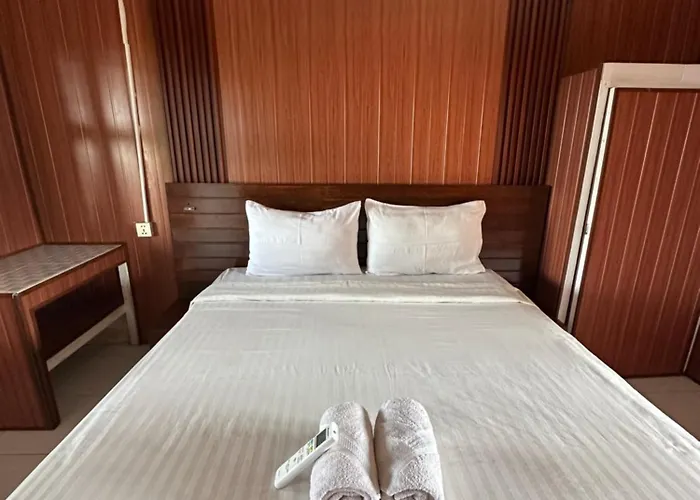 ゲストハウス Cemara Beachfront 3*